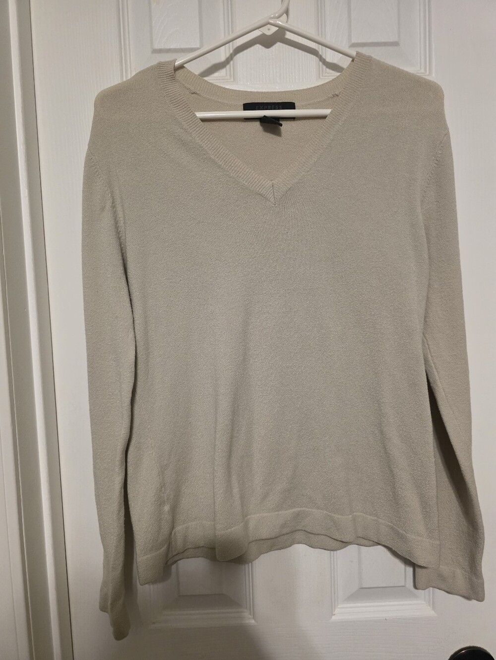 Express Women's Cream V-Neck Sweater